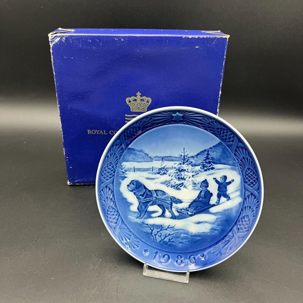 Royal Copenhagen 1986 Christmas Plate with Box